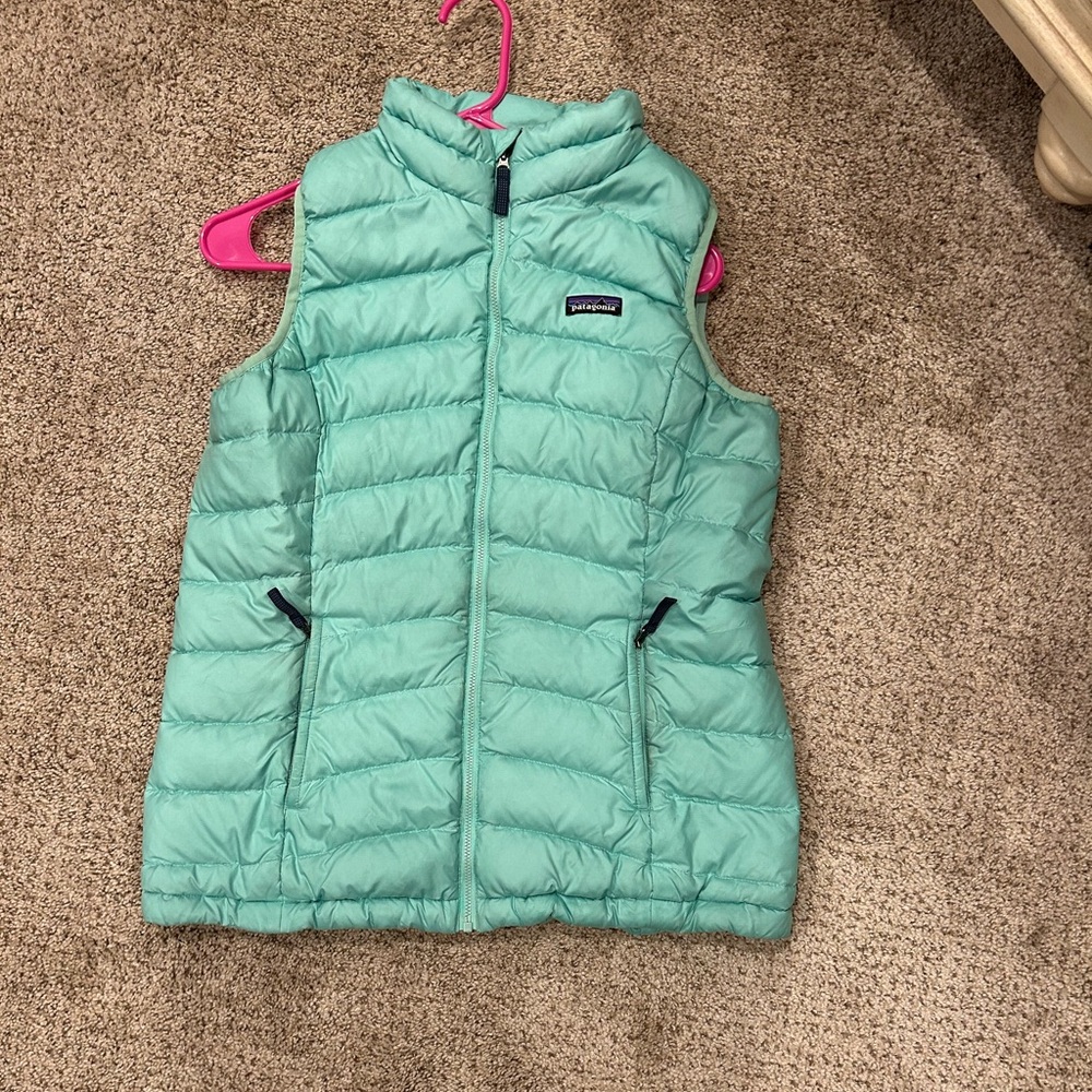 Patagonia Kids Girls Down Vest Light Turquoise Down Vest Size xxl 16-18. Used